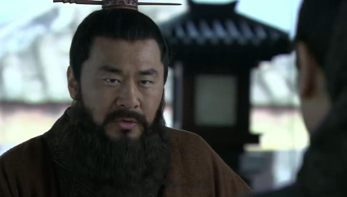 曹操和刘备谁才是真英雄?曹操和刘备谁是真英雄，这事儿还真不好说。曹操是治世能臣、