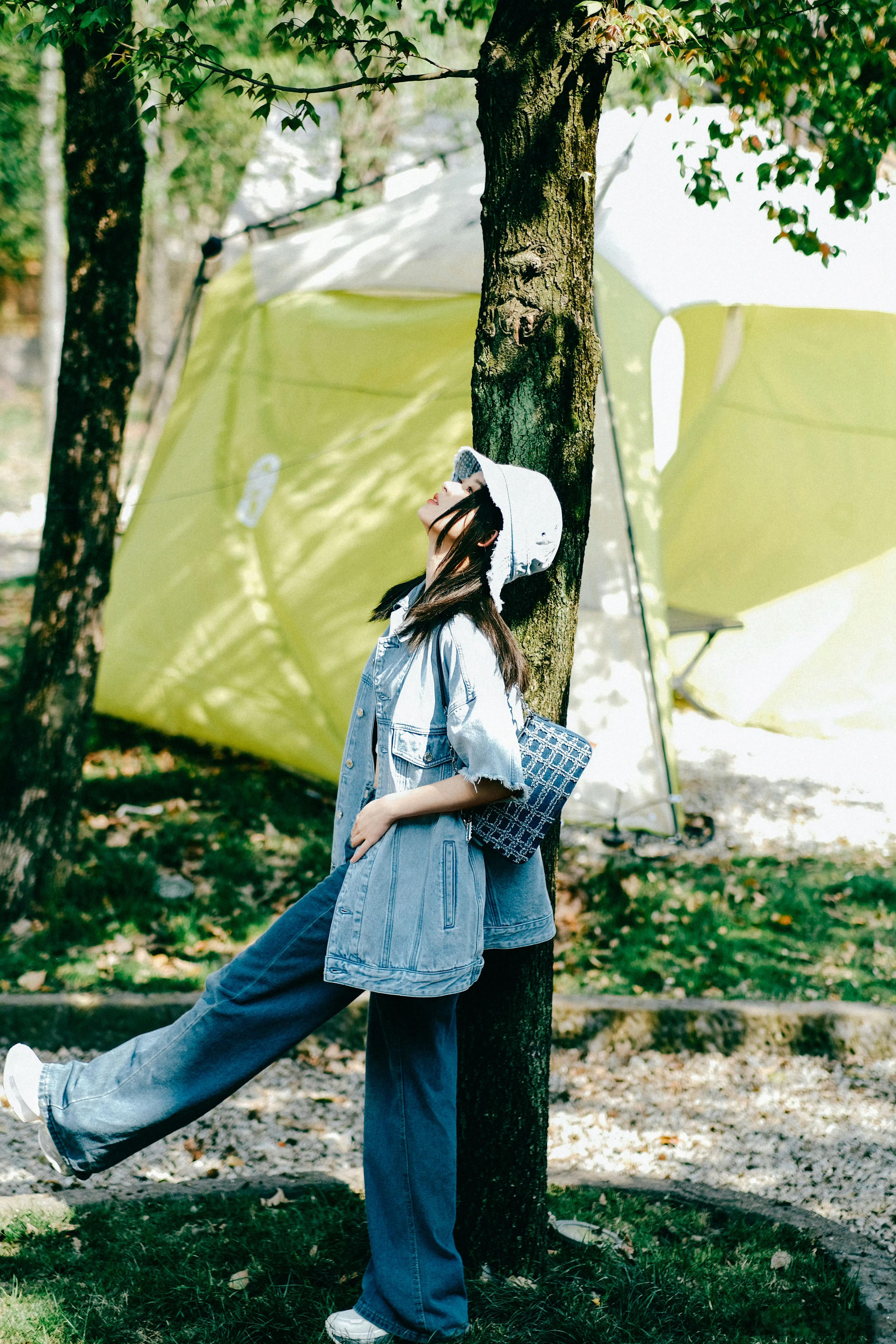 #黄杨钿甜05后都演85后了# 妹妹这复古风驾驭得也太好了吧！穿上85后的衣服，