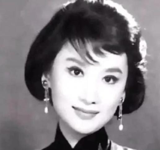 1916年，于凤至嫁给张学良。新婚夜，她对张学良说："不许在外边沾花惹草。"张学