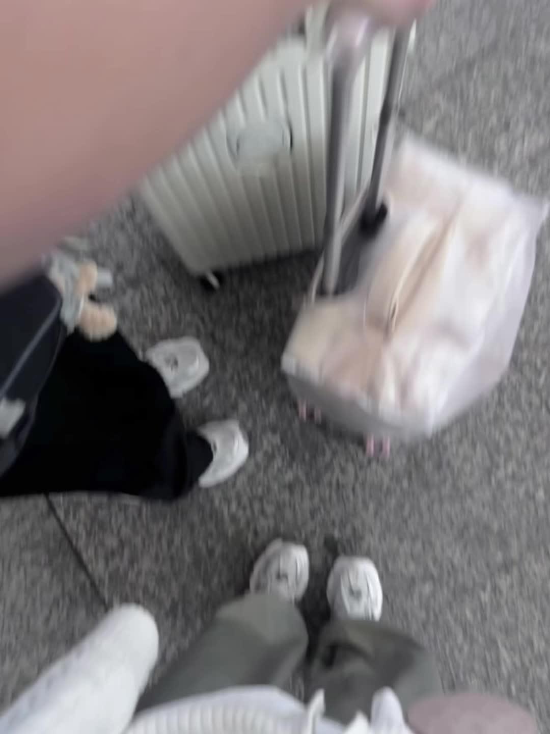 第一次有人陪我坐飞机呢！ 和熊熊旅游啦！