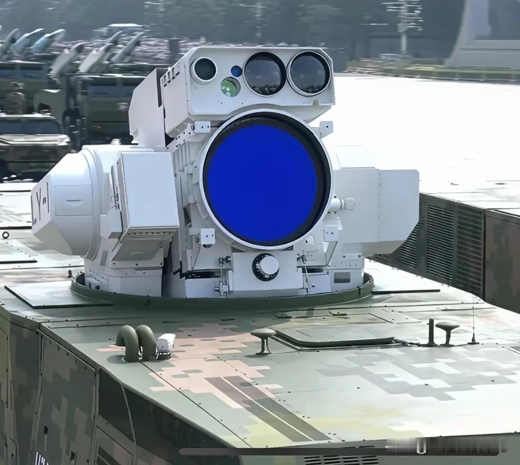 美国最害怕的不是中国的导弹，不是航母，而是中国的舰载激光武器。
因为导弹、航母中