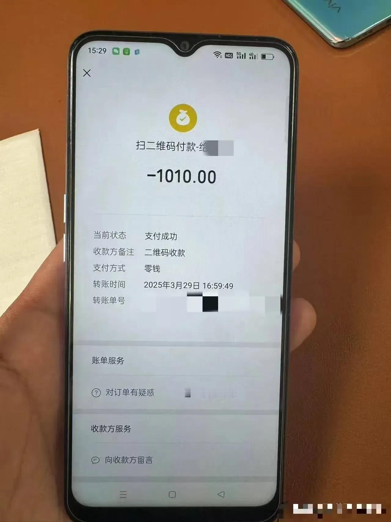 特意看了一下，小伙报了警的。遇到这种问题成年人都无法解决，更何况19岁的孩子，他