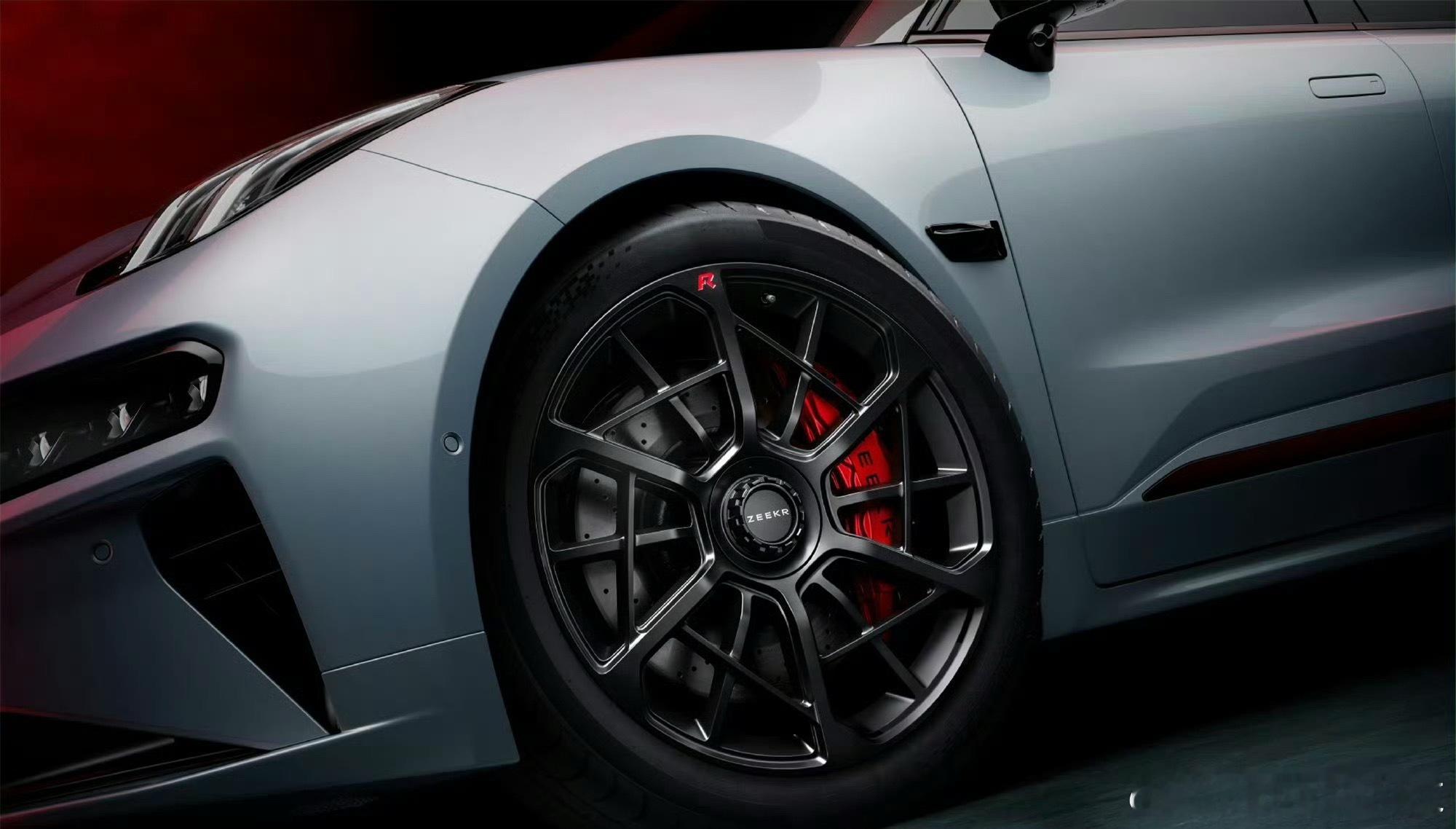 极氪001五周年纪念版36.5万起、KW避震、6活塞卡钳、FR套件…比FR便宜一