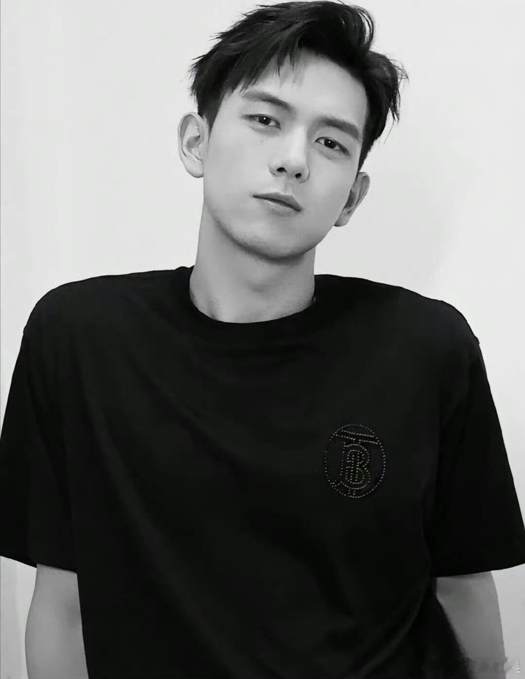 李现任敏高叶曾出演过鹿晗MV盘点娱乐圈那些神仙冷门彩蛋！鹿晗《勋章》MV堪称宝藏