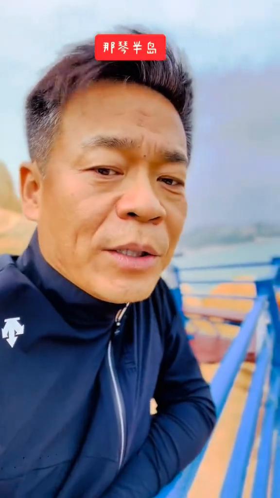 那琴半岛。
漂亮吗？那琴半岛，韩国园。安溪刚收工，染了一头的白发，被海风吹的乱七