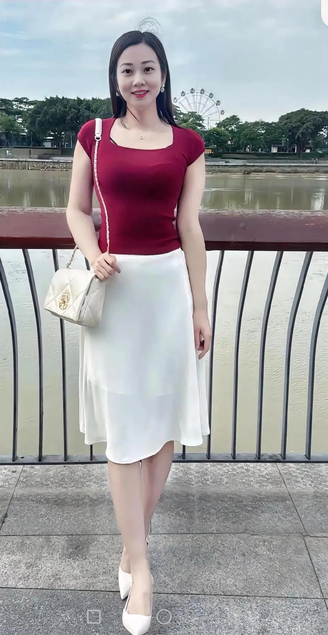 美丽的裙子，优雅的气质#端庄秀丽淑女# #优雅大方动人# #优雅靓丽有气质# #