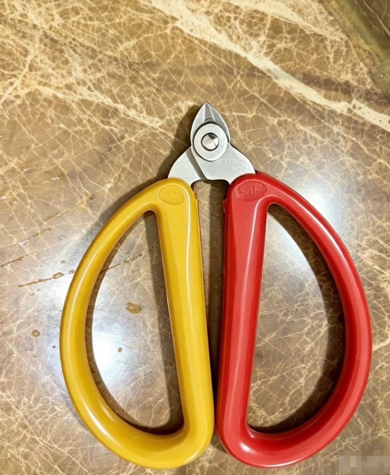 来个正经人，这到底是剪啥的。 ​​​