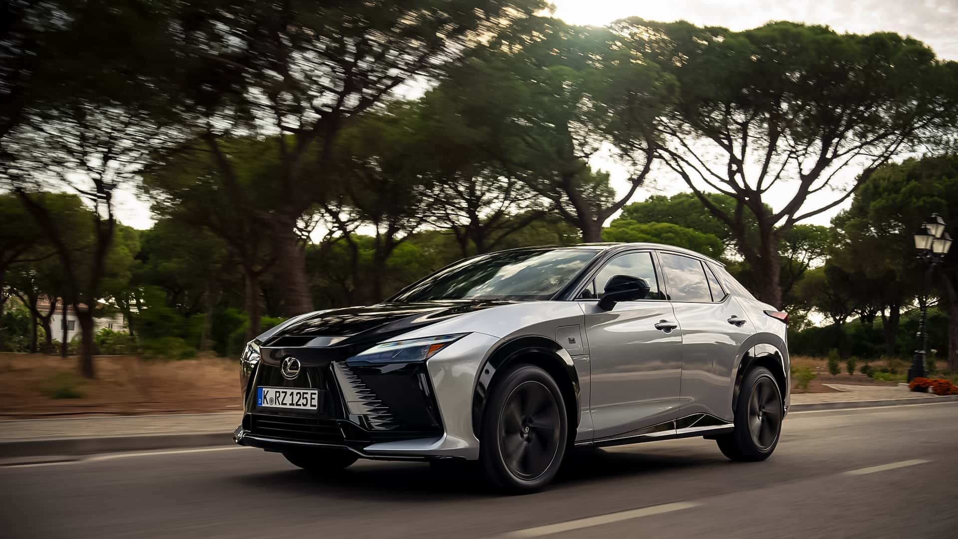 Lexus RZ 550e F-Sport (2025) ​​​