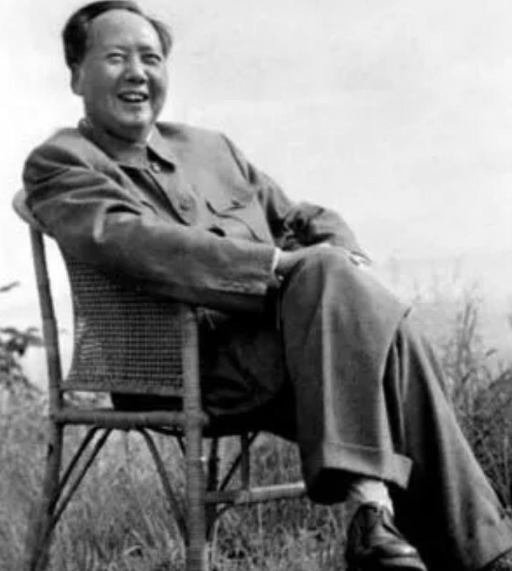 1948年夏，斯大林突然发来电报警告道：“跨过长江有毁灭的风险。”半年后的12月