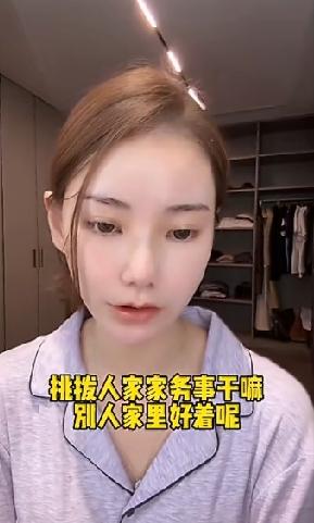 马筱梅的心态沉稳得超乎想象！
张颖颖怒火中烧，在社交平台发文对峙，而她却在直播间