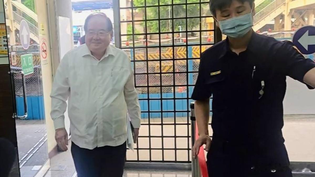 李乾龙座车追踪器案因“证据消失” 检方今签结

国民党副主席李乾龙座车被传遭装追