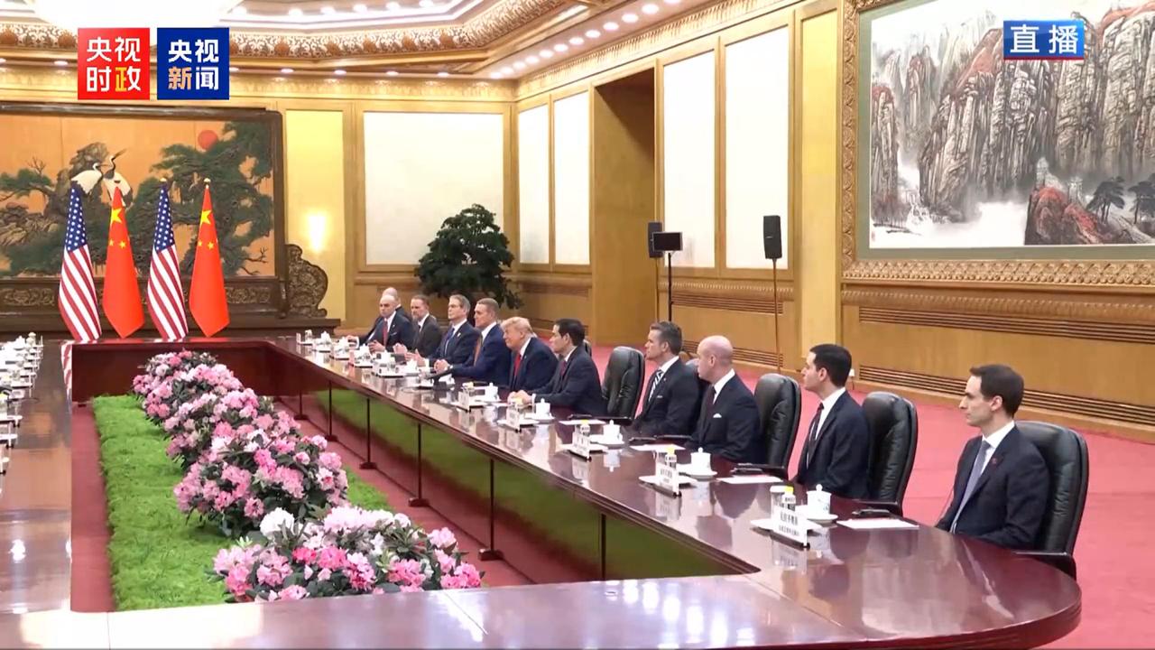 特朗普属于行动派表现很积极，他说我们邀请了全球30位顶尖商界领袖，他们都欣然应允