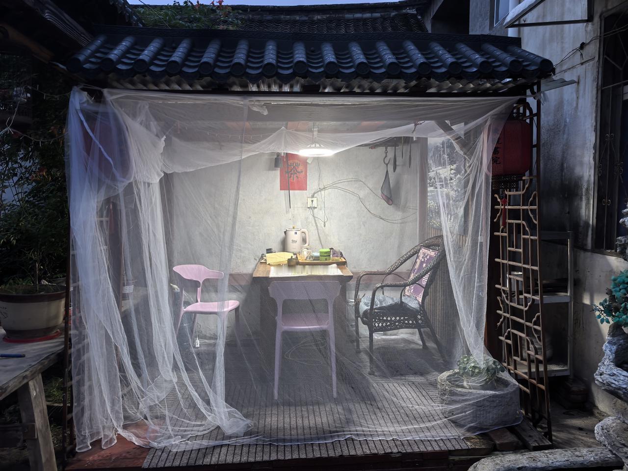 一个大蚊账解决居住农村老宅大问题！退休后回到乡下老宅，可从夏到秋蚊蝇问题很是困扰
