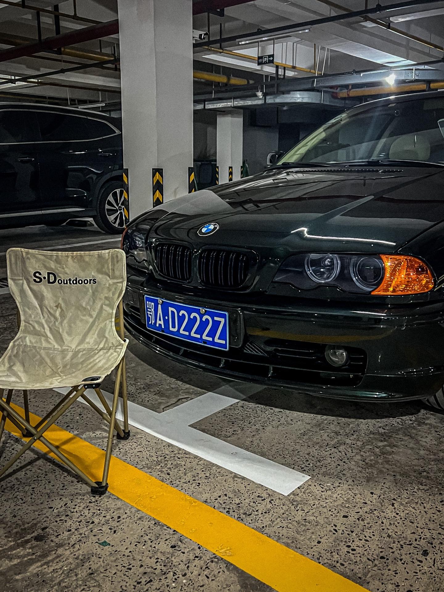 宝马E46。这几个位置我选择坐前面，我喜欢46的脸