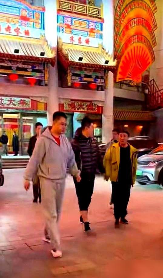 掏三万块买件羽绒服，本想去长春撑个场子，结果在零下二十度的冷气里冻得想当场去世。