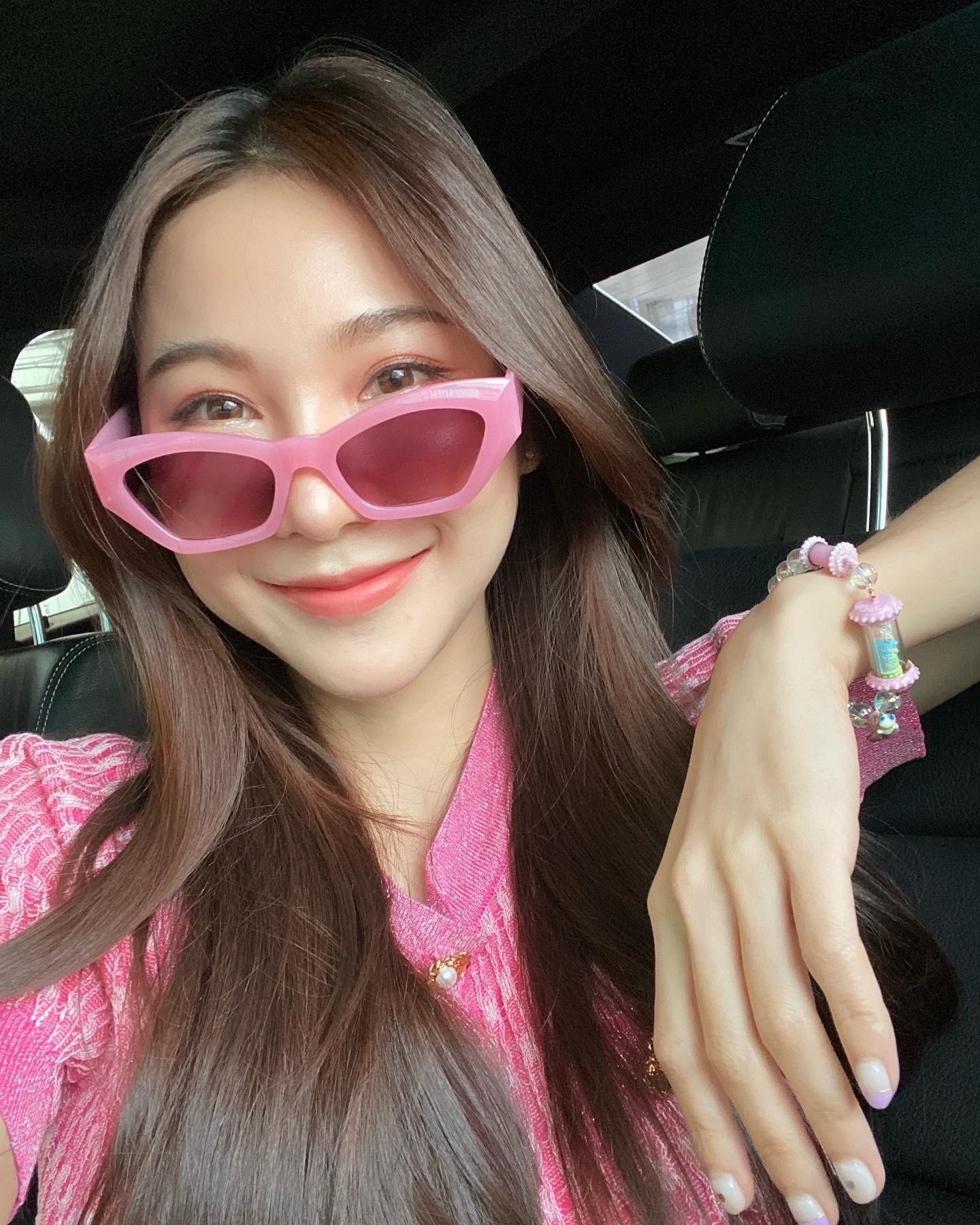 弱弱的问一句，如果我每个月给你。5000零花钱，你愿意和我谈恋爱吗？