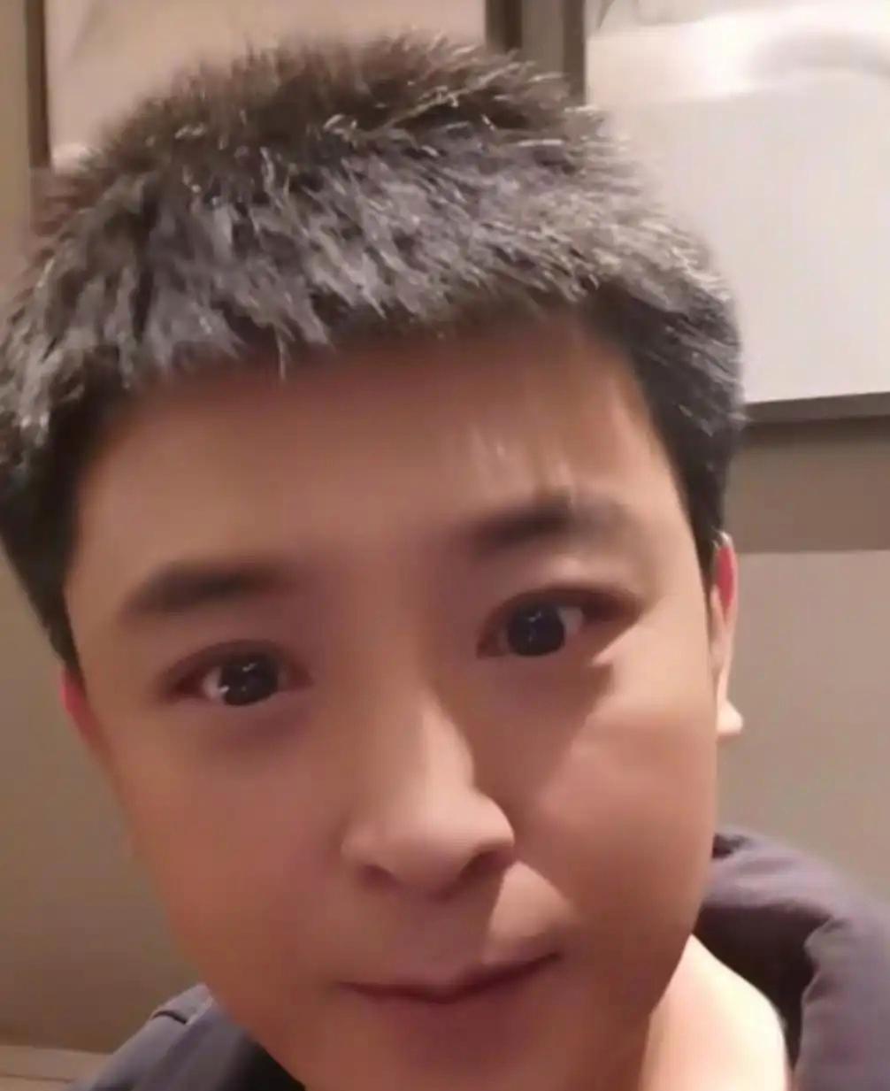 不知头条啥逻辑
刚于头条热点里
我撰文为孙涛替阎学晶发声
结果径直翻车啦
我本是