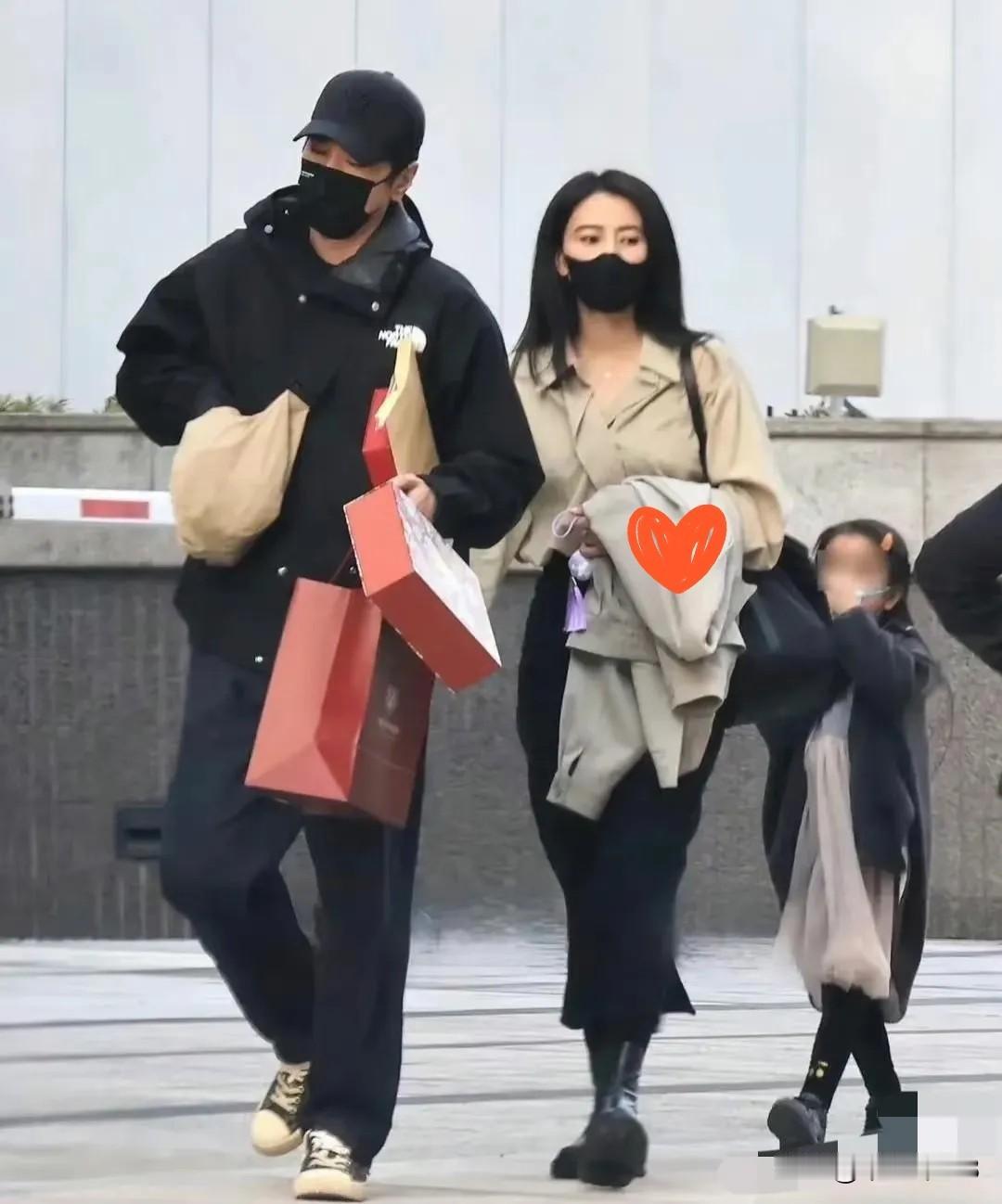 高圆圆是永远不会离婚的

高圆圆和赵又廷的婚姻为何这么稳？

秘诀就在于赵又廷爱