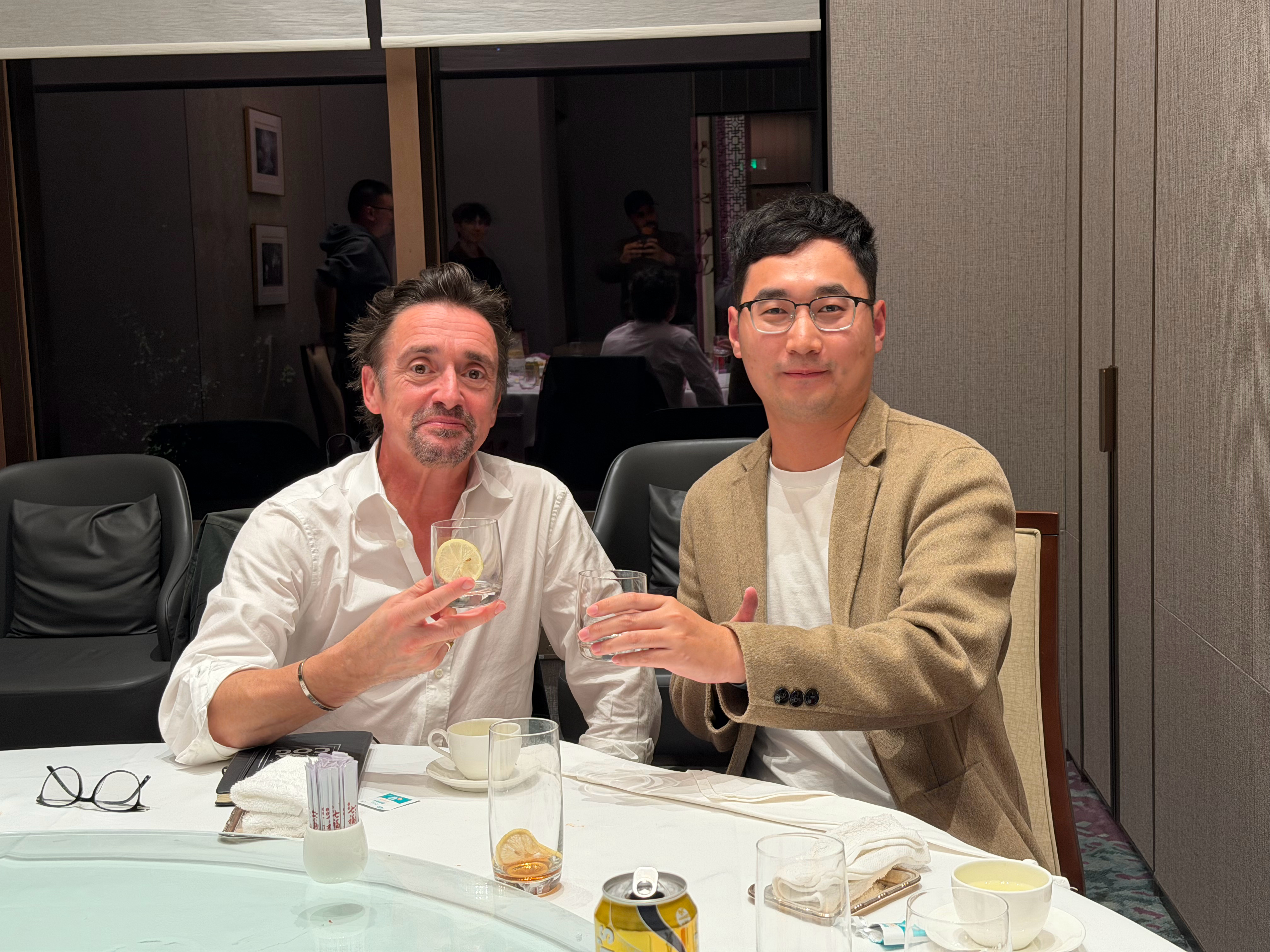 这个男人，陪伴我们快20年了（甚至不止20年）。毫不夸张地说，他（以及另外两位）