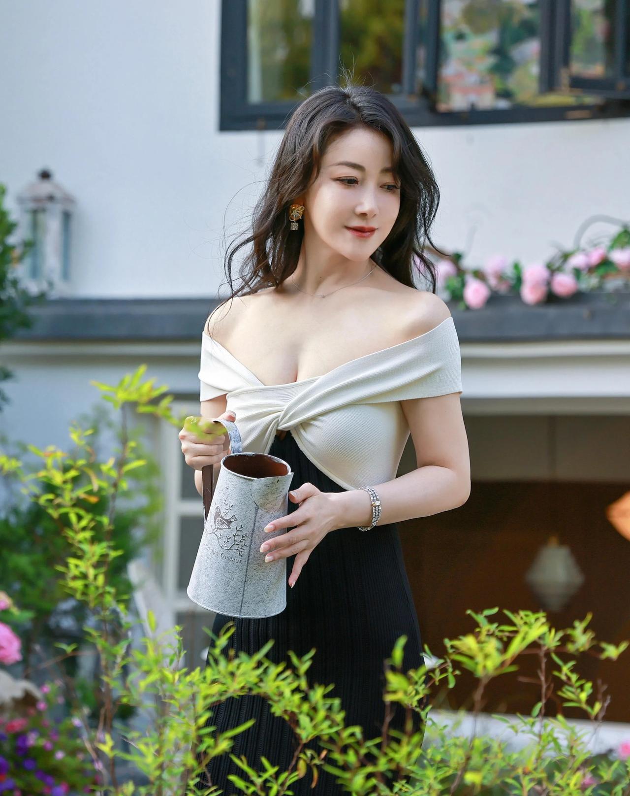 仿写，走出笔杆子下的困顿

很多人卡在写作第一步：“我不会写。”其实，没人天生会