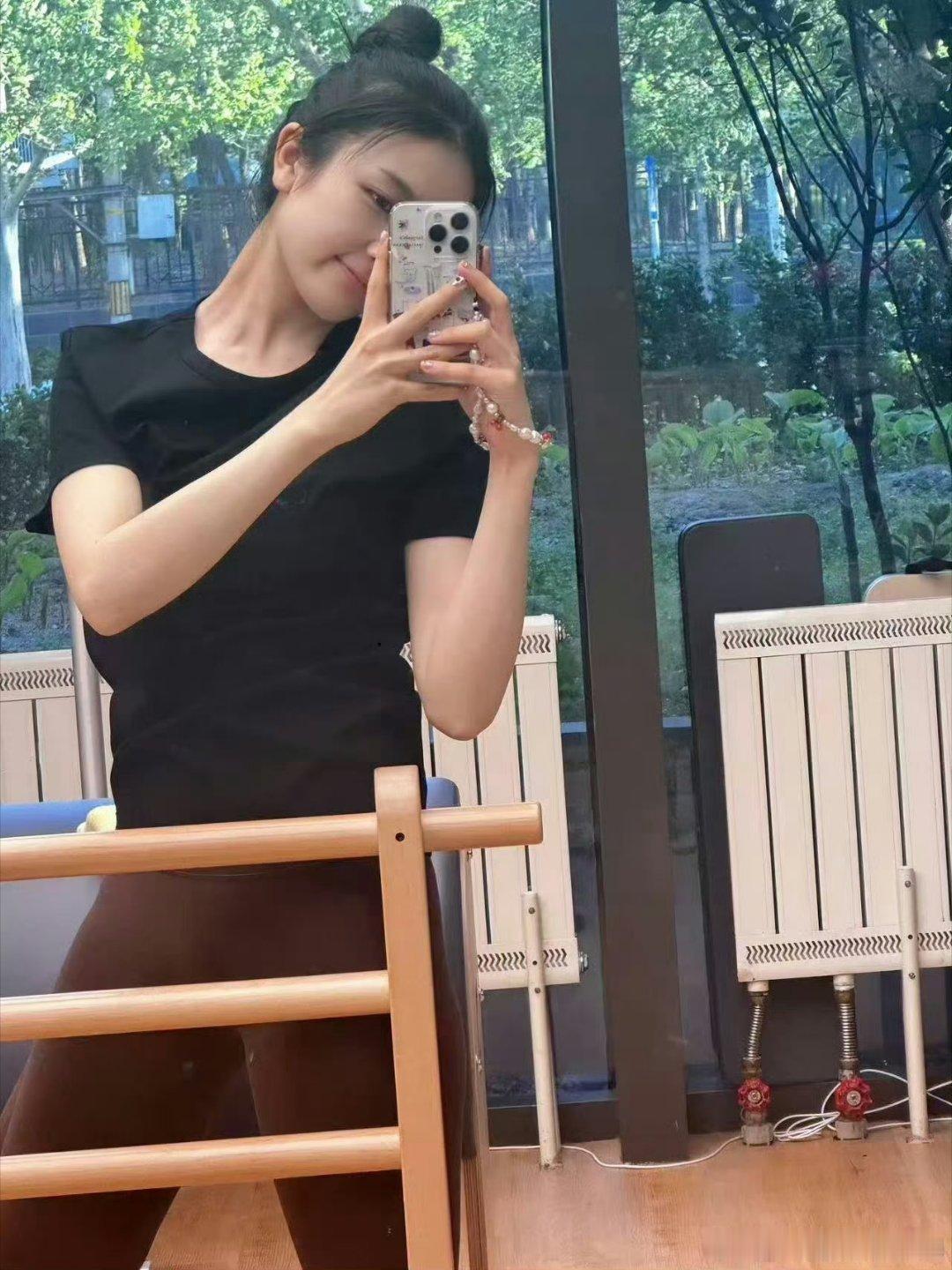李兰迪素颜打拳击☀️拳击馆活力碎片掉落，不施粉黛颜值在线，酣畅运动过后整个人清爽