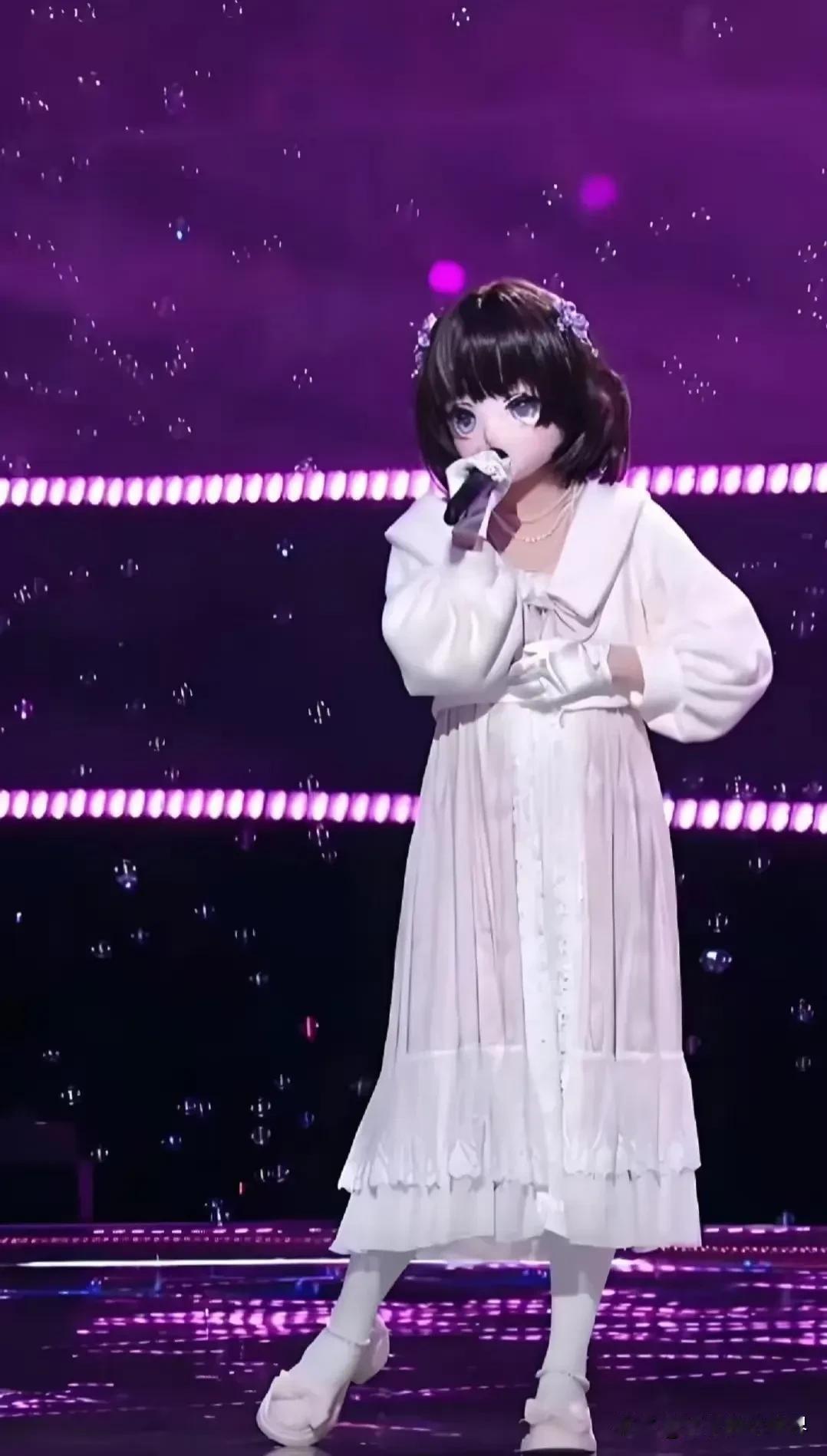 旺仔小乔太牛了！

不是因为她认识很多明星，也不是她的蒙面演唱会票价贵过顶流，而