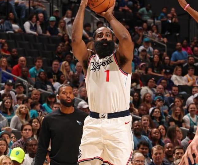 哈登：二哥，你现在在国王混的风生水起，竟然带领国王128-123战胜掘金，给我和