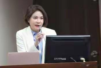 一边喊着没钱救灾，一边握着现成的治水预算不用，民进党这操作演给谁看？
 
赖清德