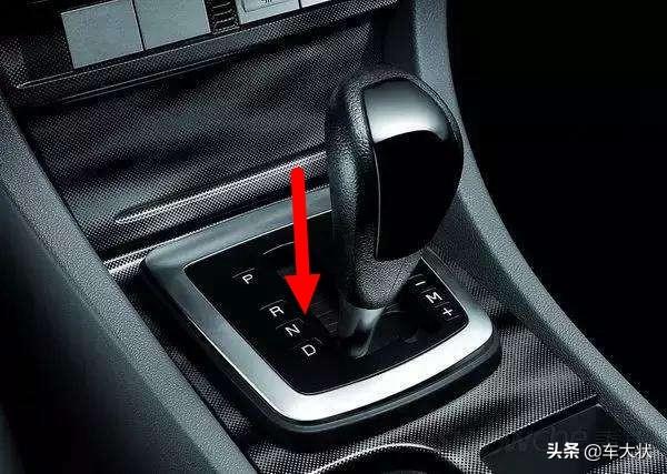 有个问题想跟朋友们请教一下，
开着自动挡车等红绿灯时，你是挂P挡？N挡？还是D挡