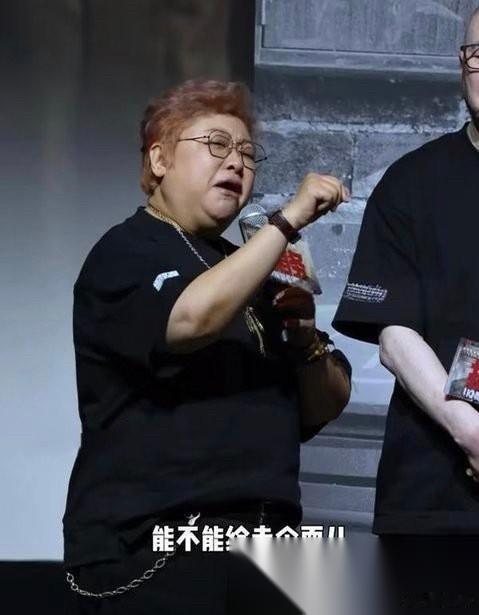 韩红只是说了大实话 她也没直接和大家要钱 说“走个面”，35元的电影票这个面 其