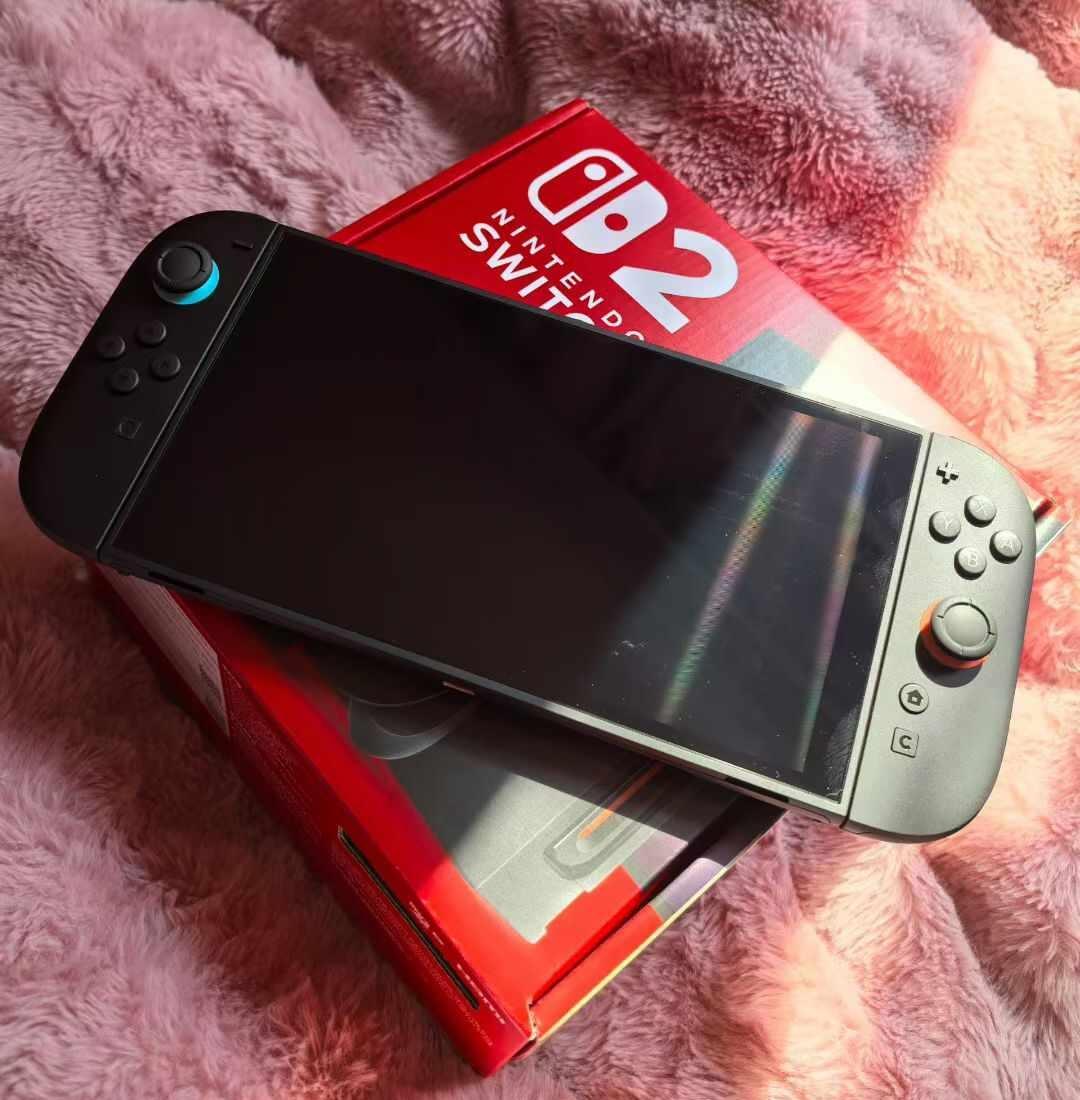 开除switch2
女生自用，今年3月份买的港版，送转接头，外观无磕碰，默认使用