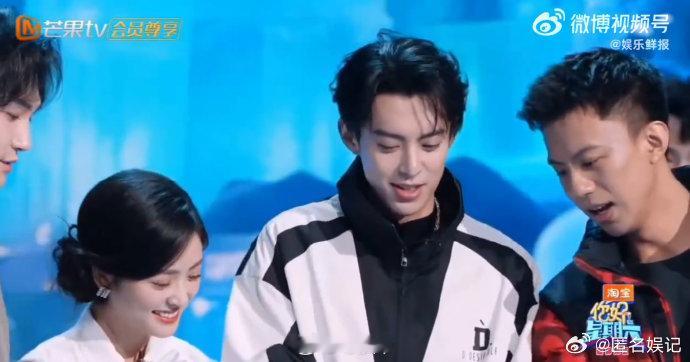 王鹤棣沈月还是熟悉的寺菜味你好星期六王鹤棣节目里的名场面一个接一个！从合跳手势舞