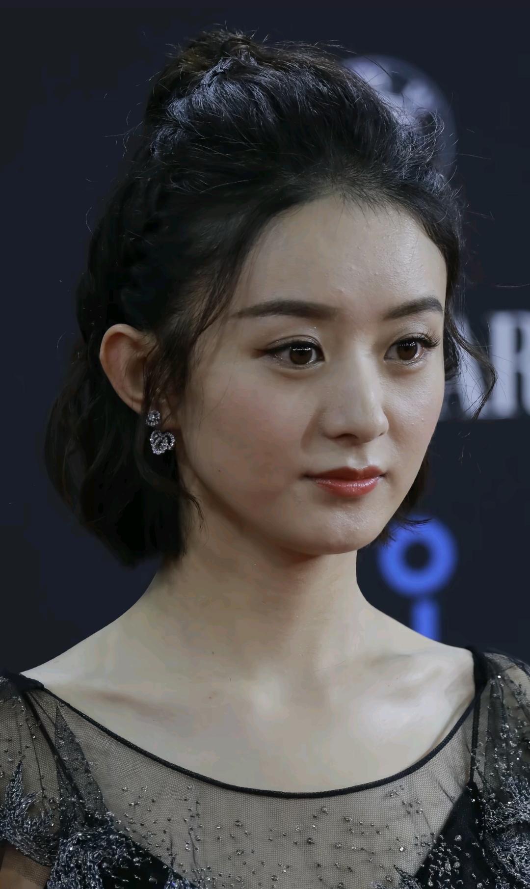 有个叫汪诚的网友，
以前在网上疯狂辱骂赵丽颖，
怎么难听怎么来，
赵丽颖没惯着，