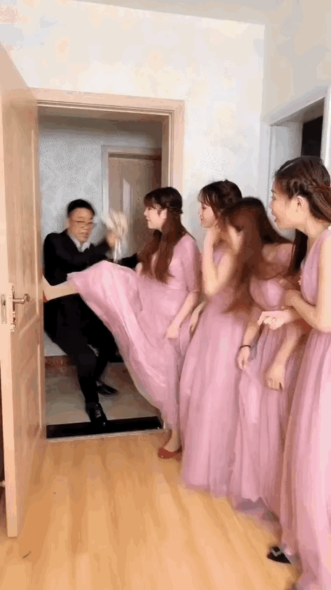 事实证明，伴郎比新郎大胆！[我想静静][我想静静][我想静静][我想静静]