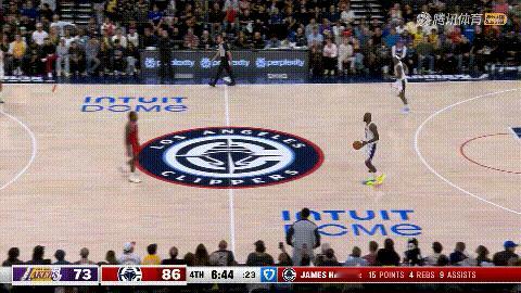快船当家球星伦纳德真是太不懂事了，他太不给老大哥詹姆斯面子了！在今天快船主场迎战