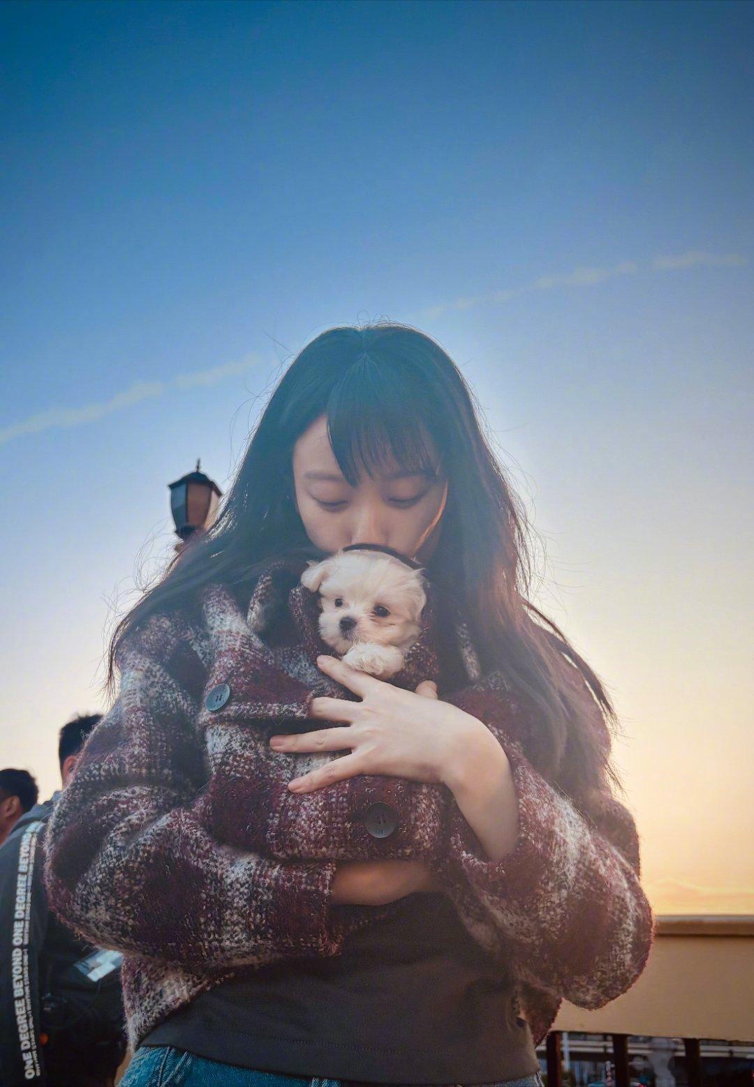 #倪妮跟刘亦菲撒娇# 都是美女 ​​​