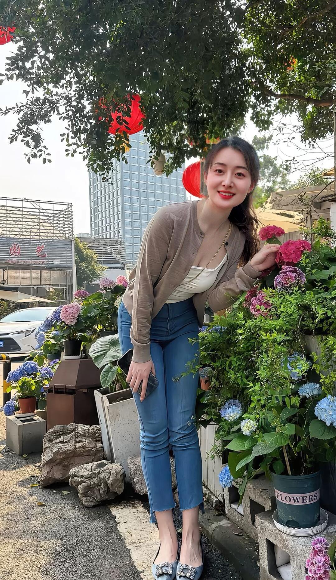 阳光明媚的一天，与鲜花相伴的美好时光🌸🌞