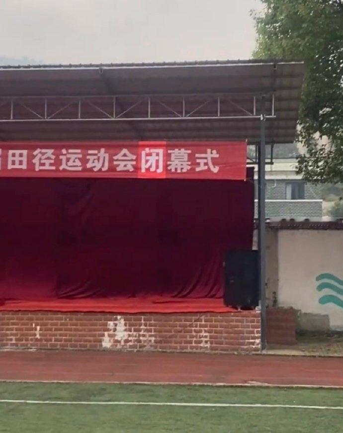 学校是懂勤俭节约的 