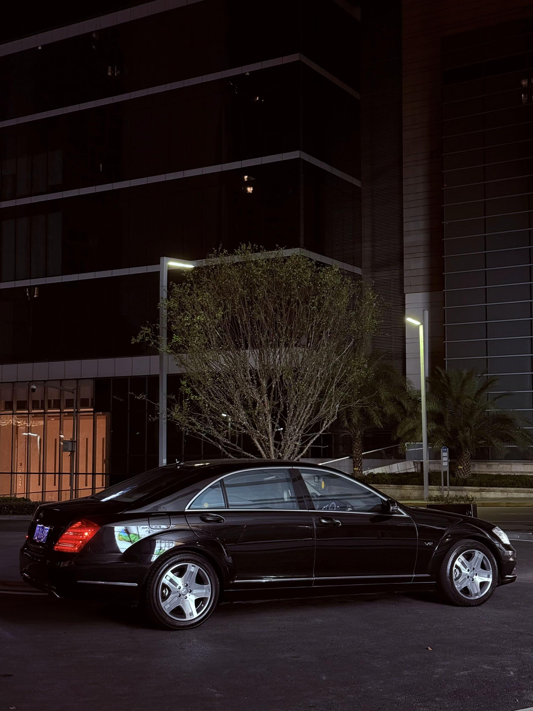 王者风范- 奔驰-S600。