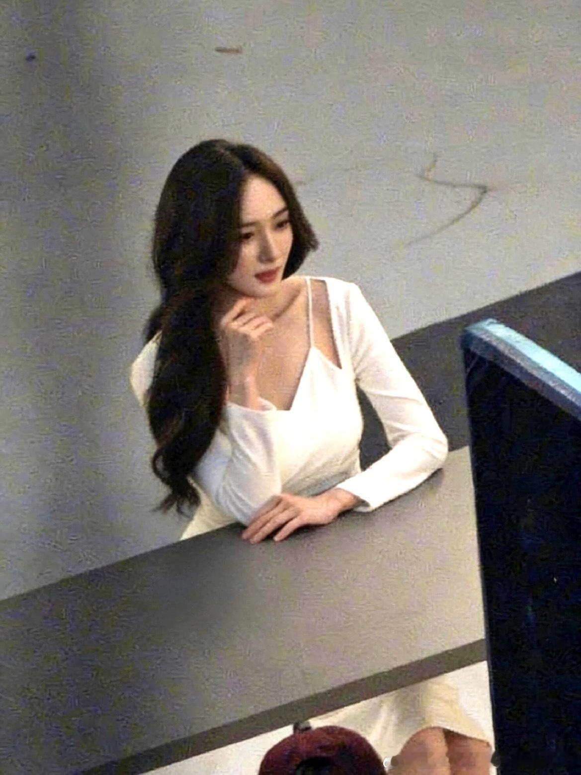 杨幂最新广告大片拍摄花絮造物神的杰作