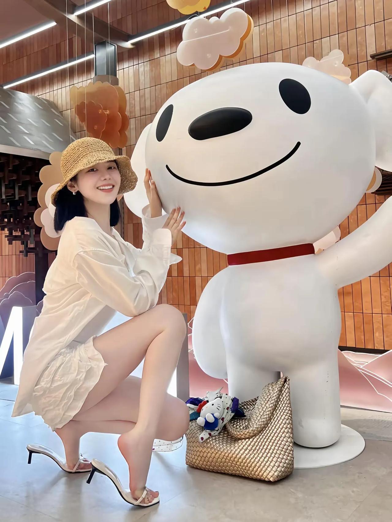 做个普通人更好，最起码能安安稳稳到退休，不担心哪一天被清算
有一些身居高位的人，