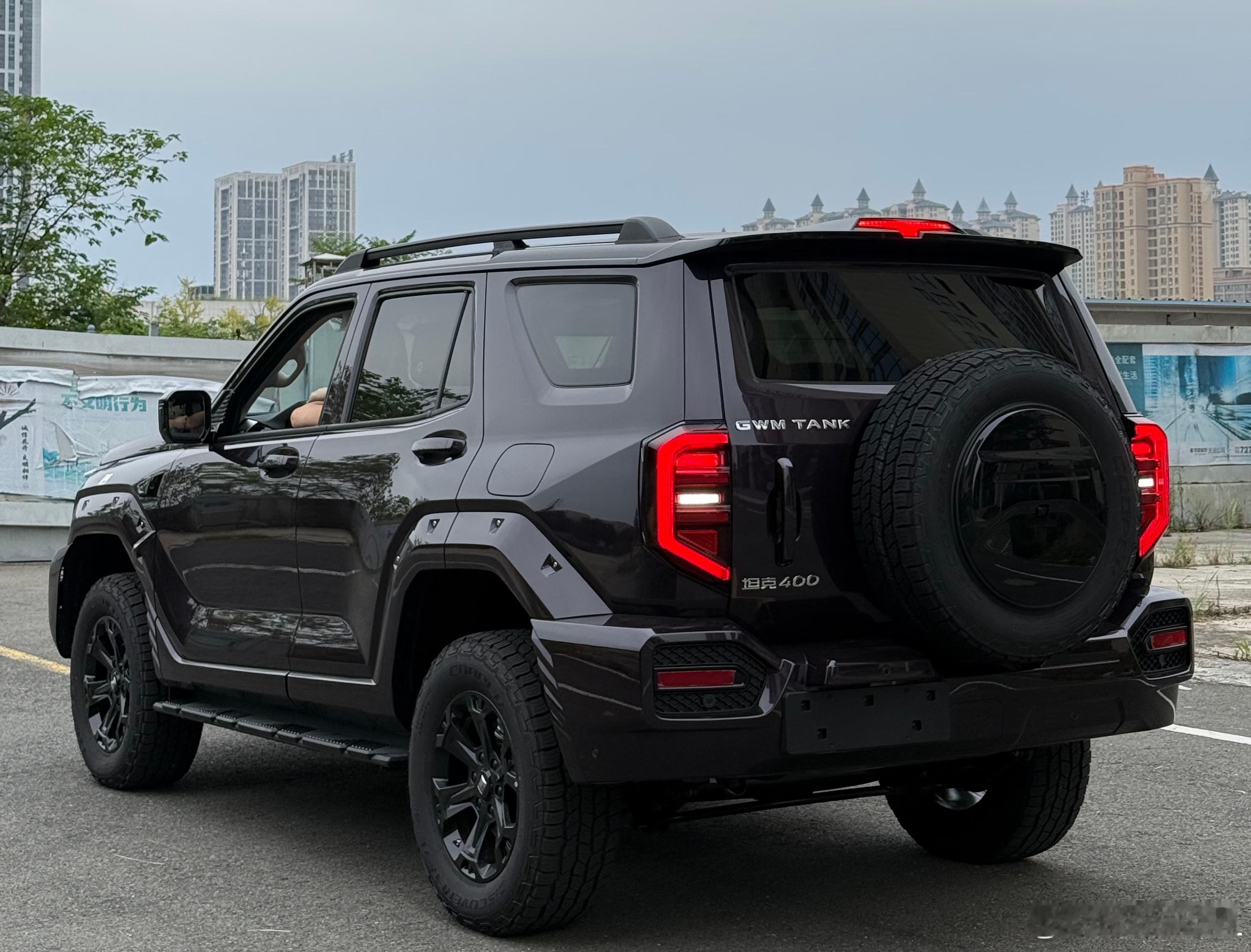 坦克400有毒。我曾经最开始见到400的时候，其实内心是抗拒的，设计语言怎么这么