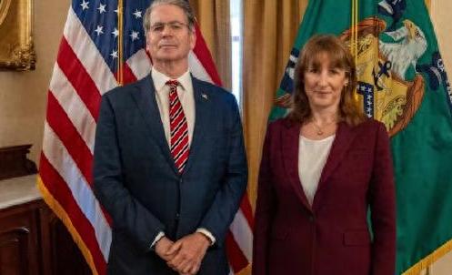 媒体刚爆料了一个大瓜，今年4月华盛顿IMF春季峰会现场，因为中东问题，美国财长和