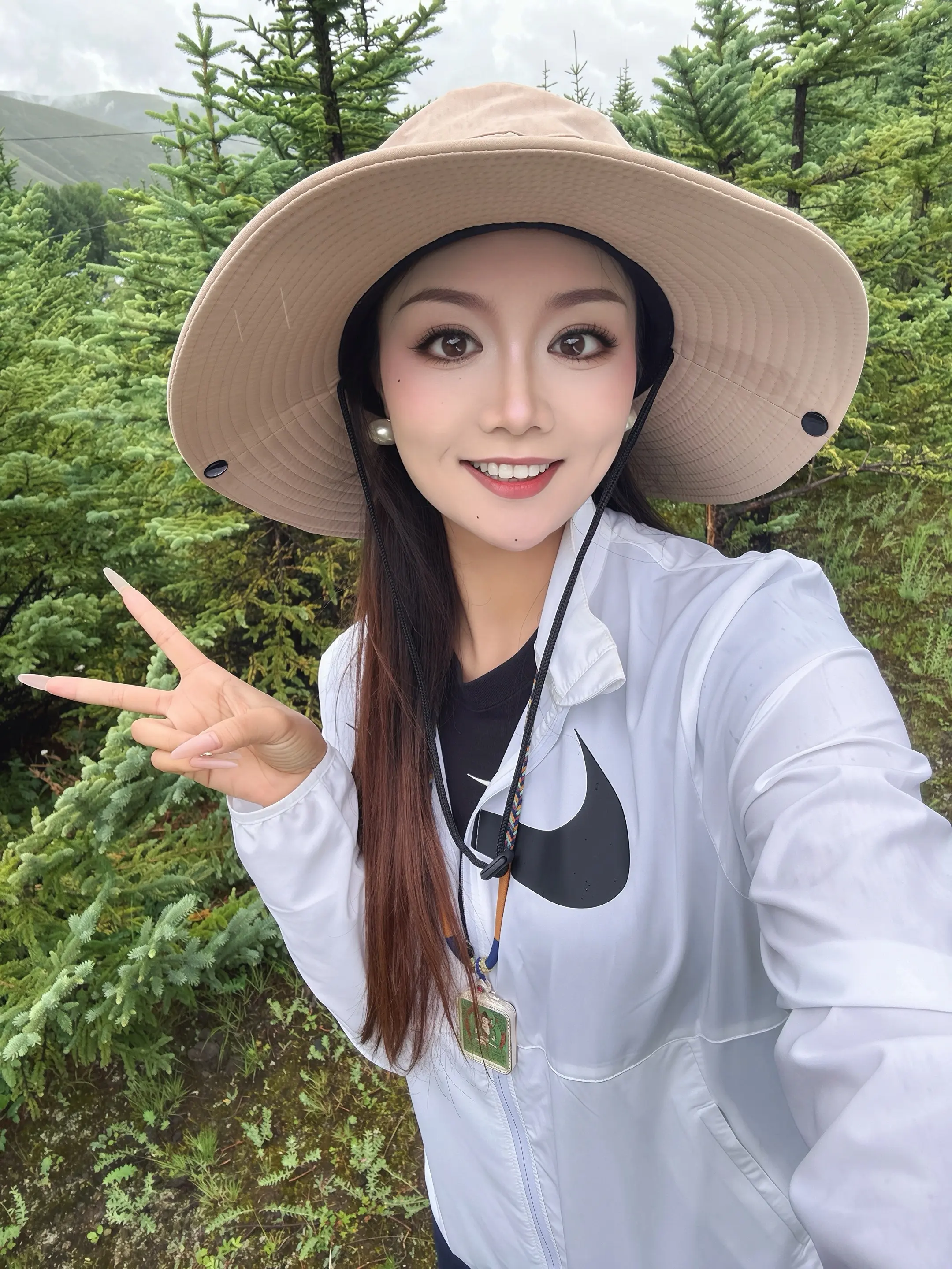 快来金堂山采蘑菇吧，风景又好，又凉快