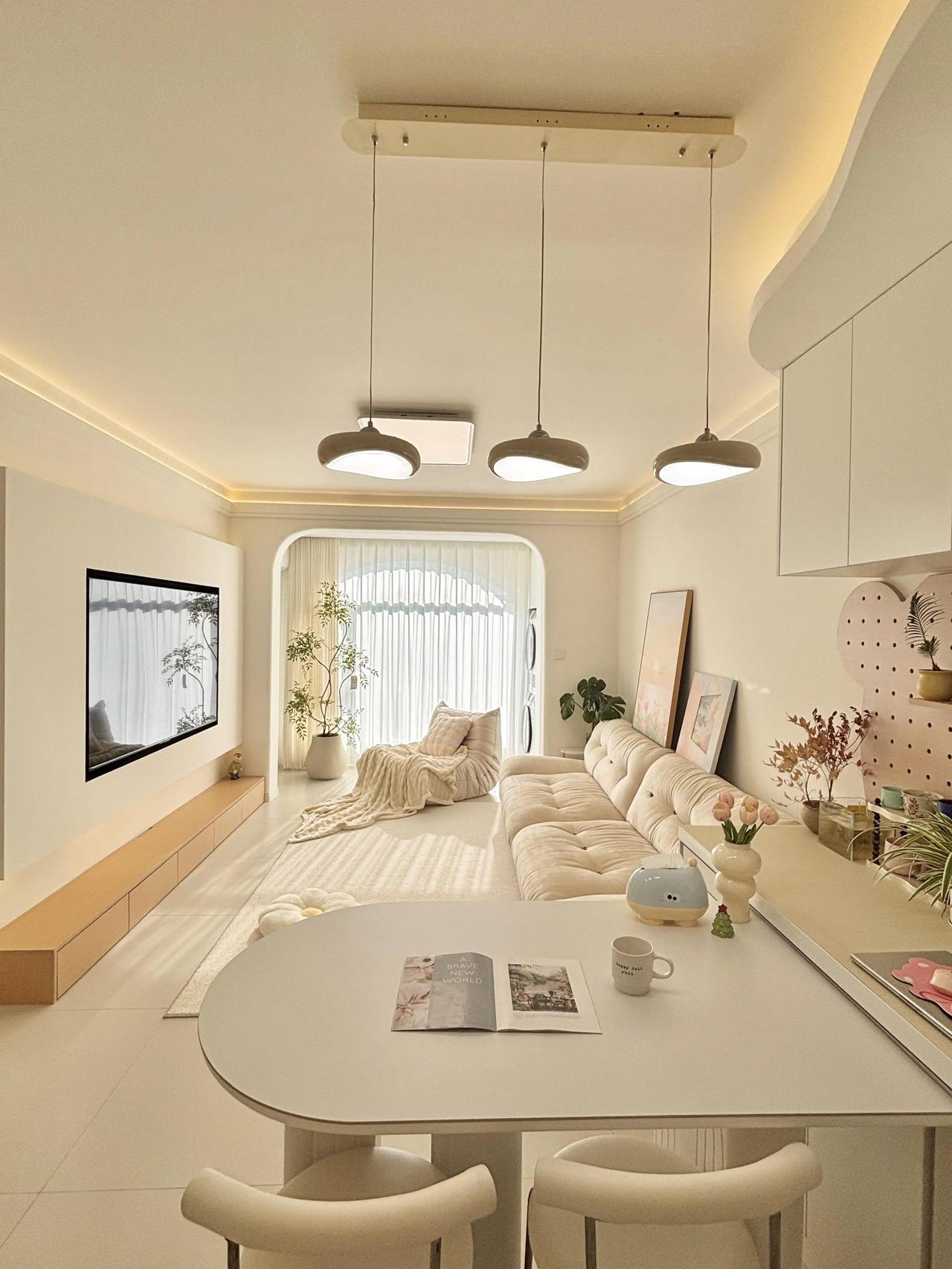 曾以为买套房就能安安稳稳过日子，没想到买下的不是家，而是套在身上二十多年的房贷枷