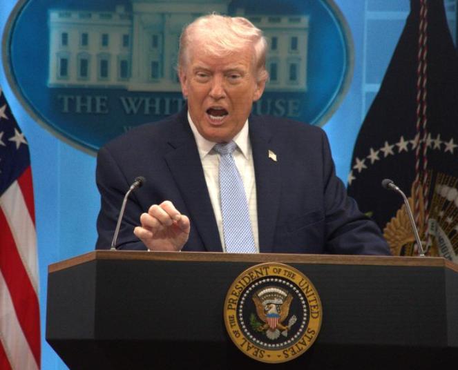 白宫枪响暗藏政坛算计，特朗普自顾保选举，中东大局根本无心管控。

经常看国际时事