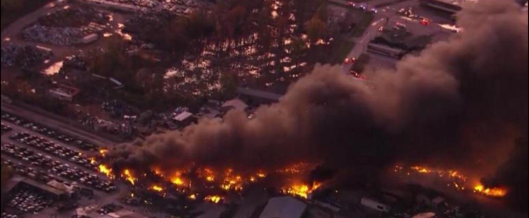 【突发！美一飞机坠毁，有伤亡】

综合信息称，11月4日下午美国一架飞机在本国肯