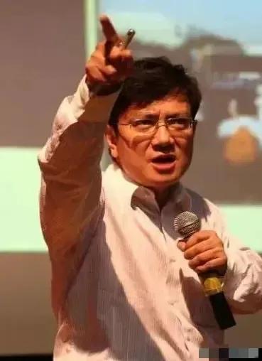 郑强教授曾说，在日本留过学的，大多是被洗脑过，就要看意志坚不坚定，不坚定的回国后