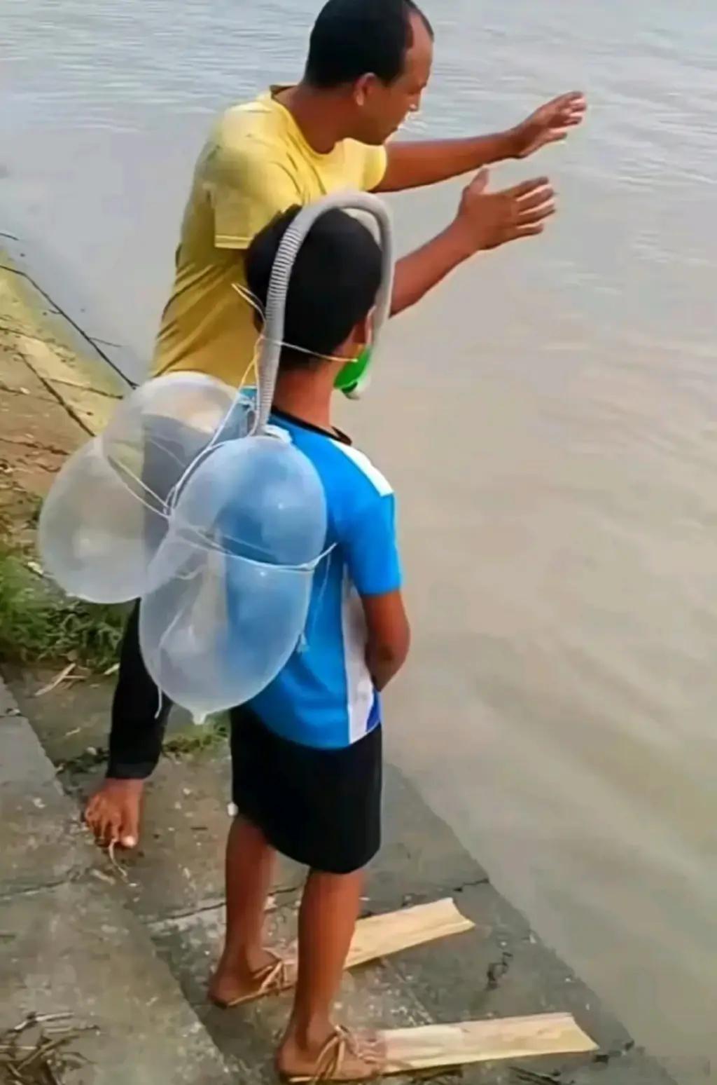 金价暴跌店员称跌幅首次见上周还叭叭理财教学 