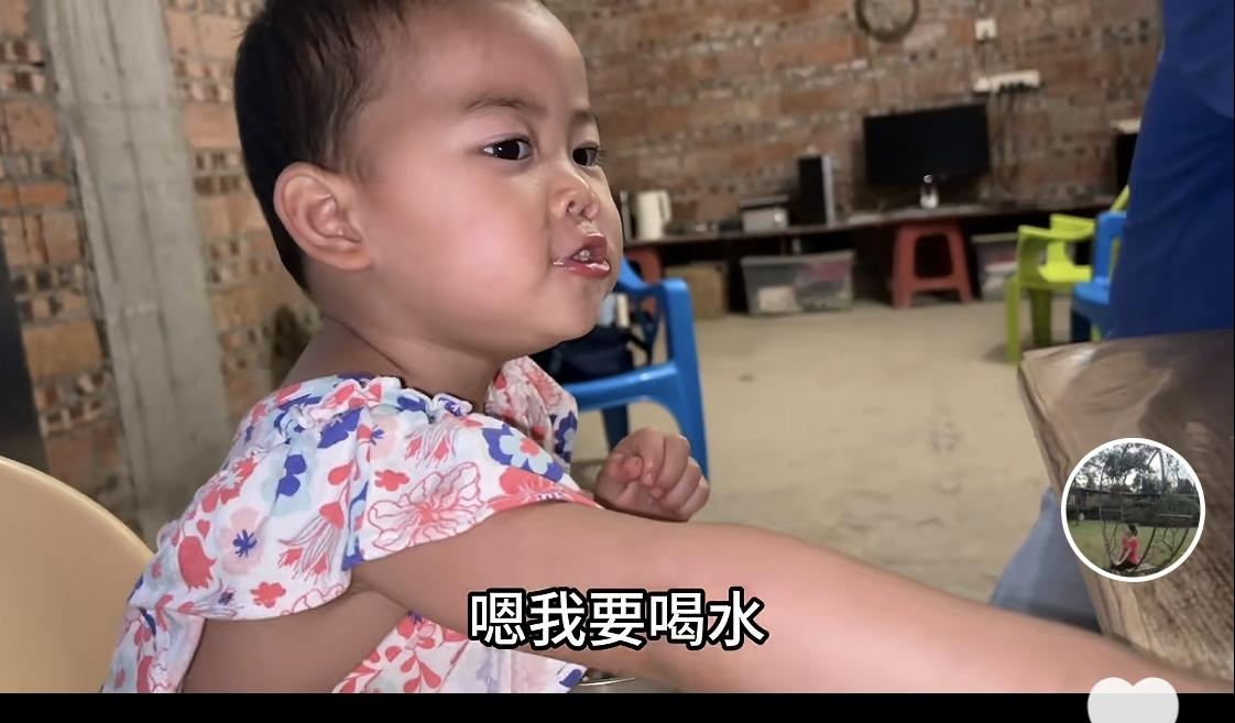 为什么我能看见广西一帆妈妈和爸爸在农村里生活的满足感？真的[呲牙]好简单啊！
广